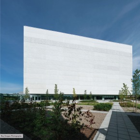 Bibliothèque et archives Canada inaugure le plus grand centre d’archivage automatisé au monde